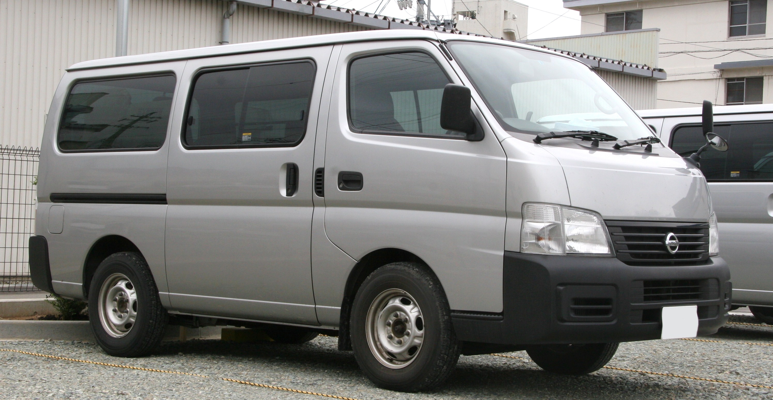 Nissan_caravan_2000_original